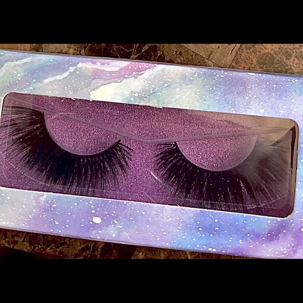 MINK EYELASHES